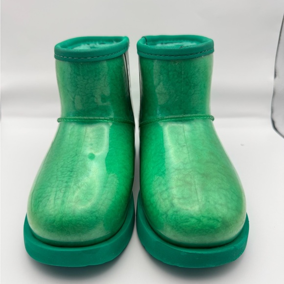 Ugh Classic Clear Mini II Youth Boots. Green. Size 12. Waterproof. Rain/Snow - Picture 3 of 6